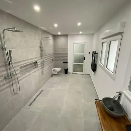 Makeda Love & Jacuzzi Villa